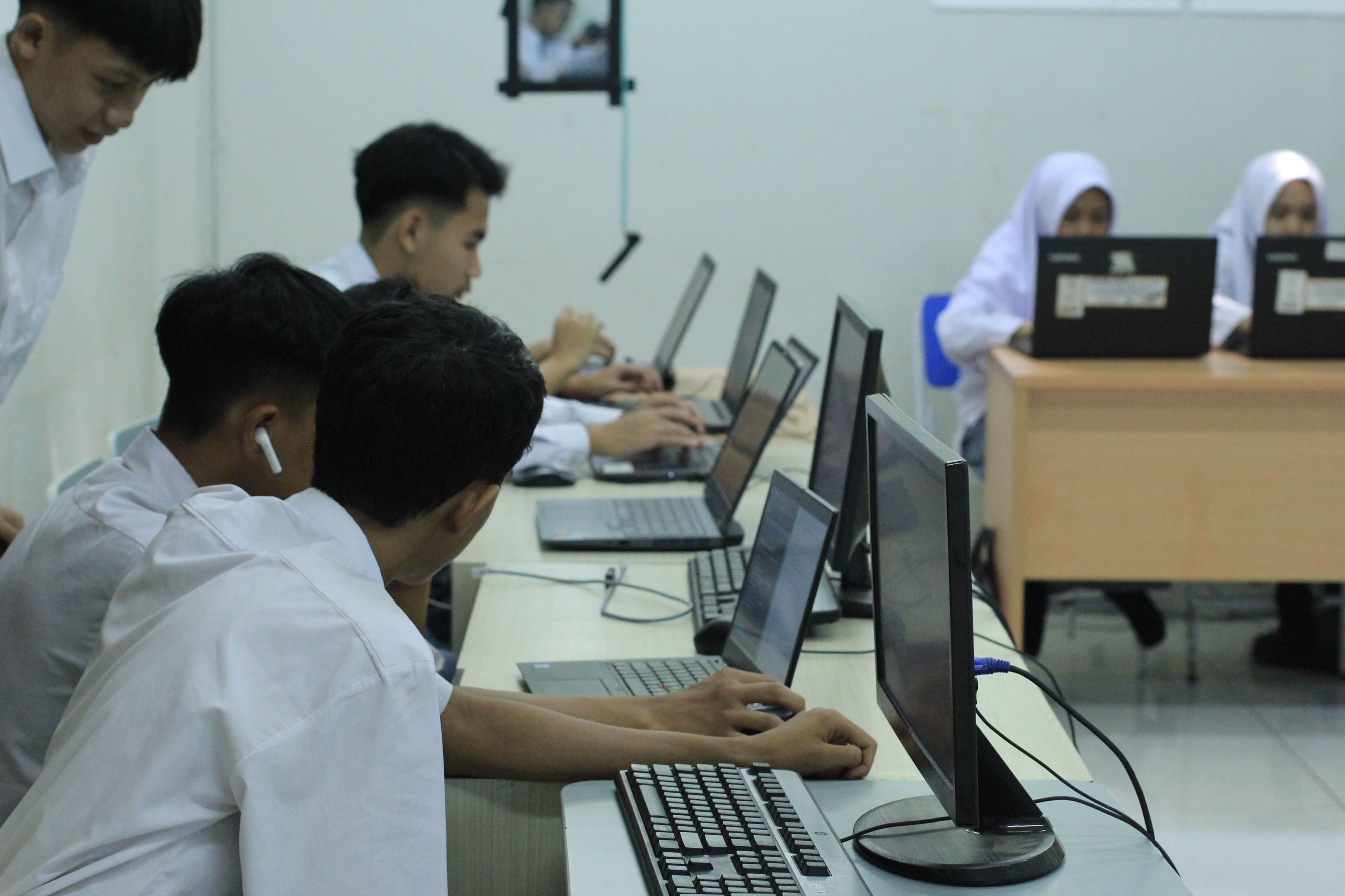 Pondok Pesantren Tahfidz dengan Latar Belakang IT: Menggabungkan Ilmu Qur’an dan Teknologi Masa Kini